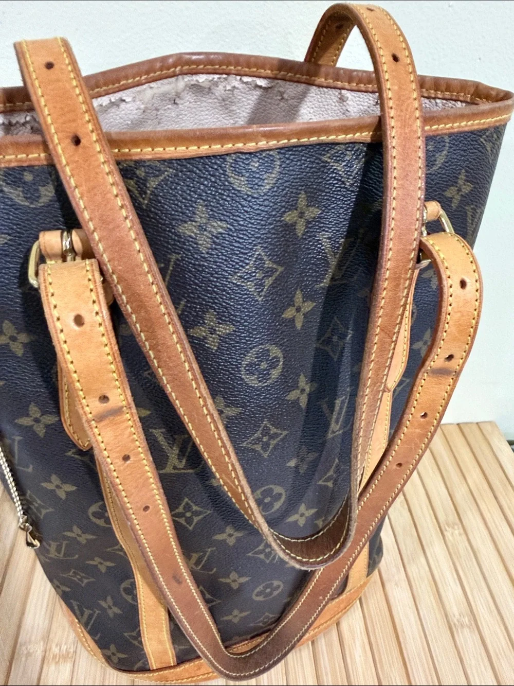 Authentic Louis Vuitton Monogram Bucket GM Louis Vuitton shoulder bag
